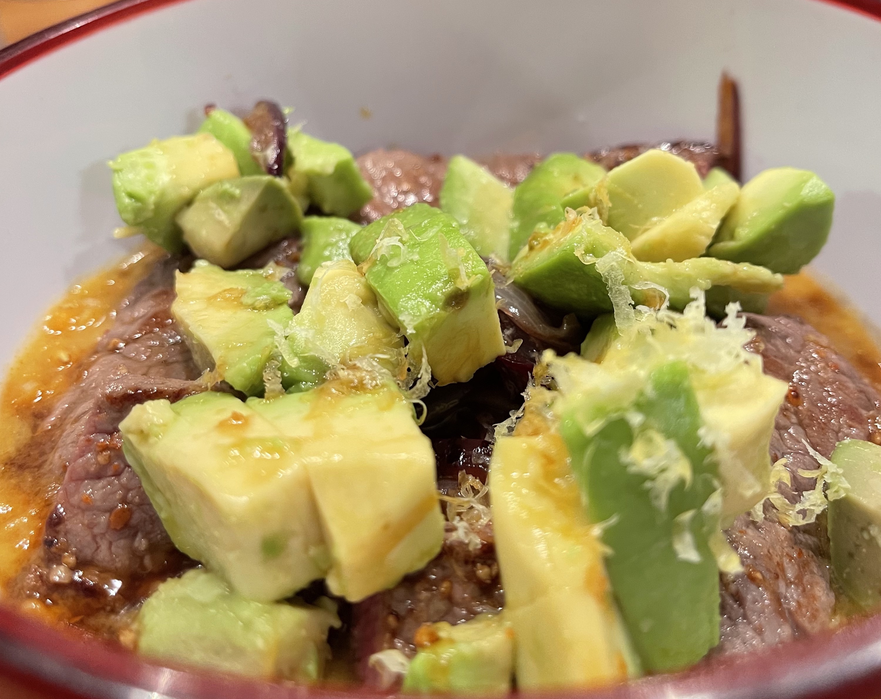 <i>Beef-Bowl</i> <i>mit Linsen</i>